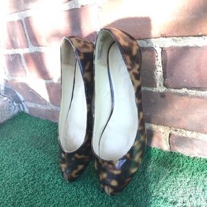 A pair of shoes (Flats)